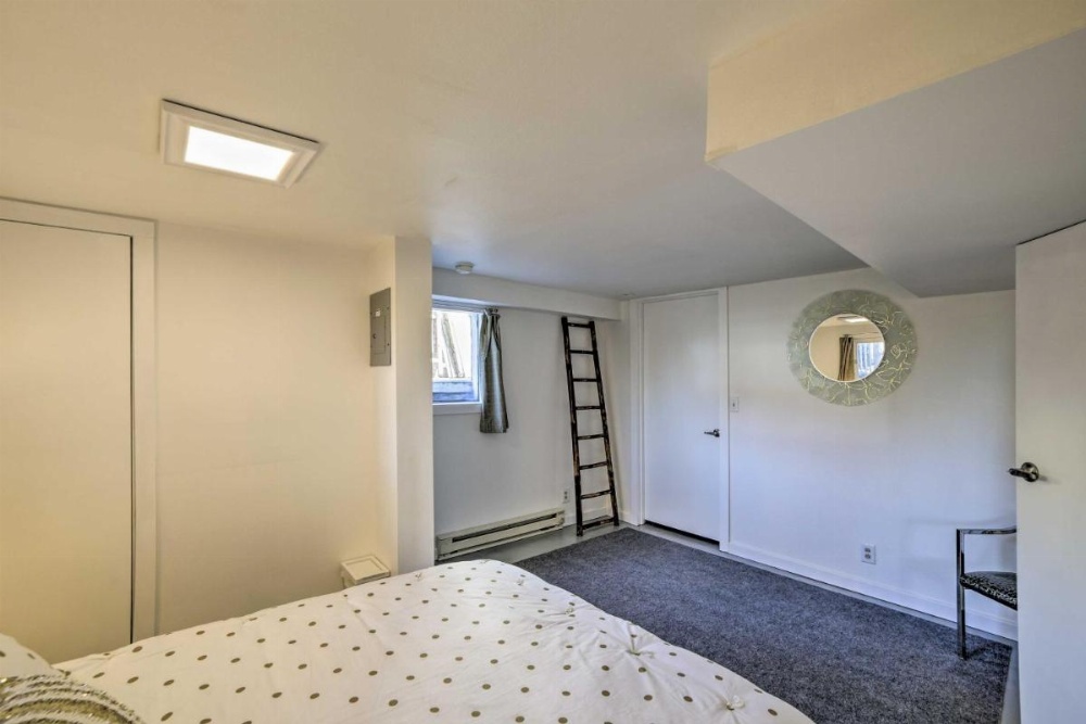 Chic Apartment 2 Blocks from Central Fairhaven! Image 10