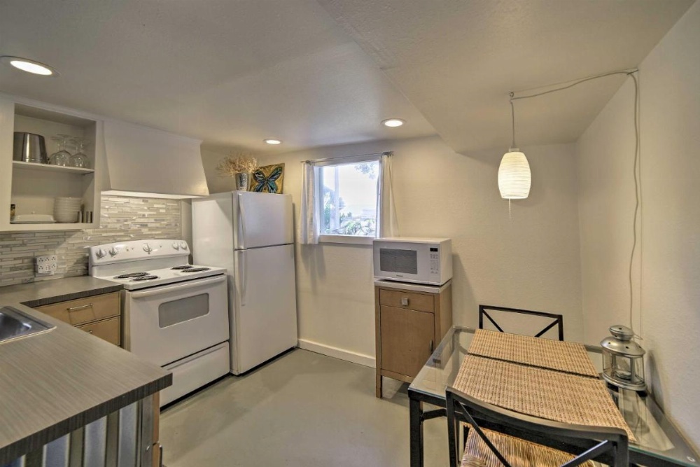Chic Apartment 2 Blocks from Central Fairhaven! Image 11