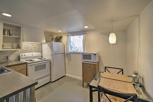 Chic Apartment 2 Blocks from Central Fairhaven! image 11