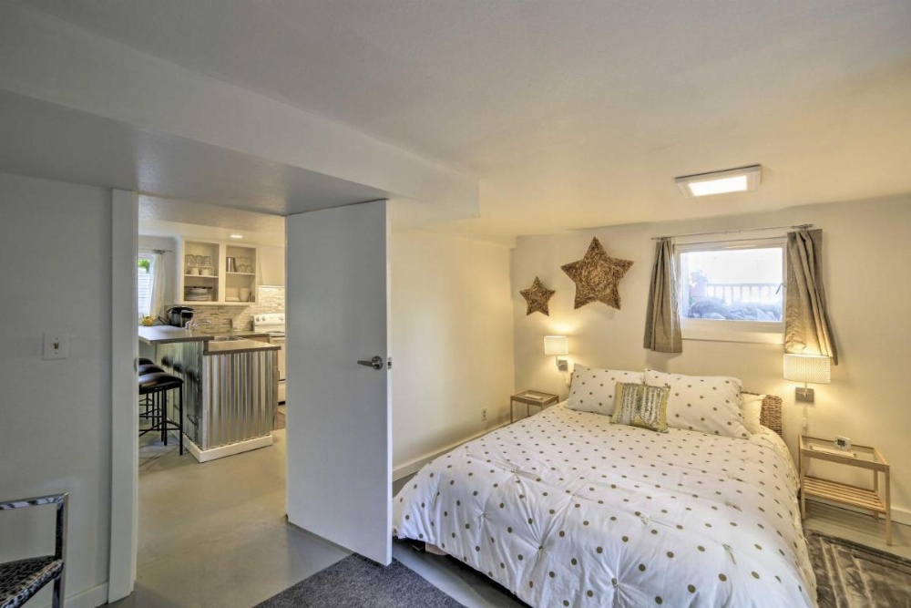 Chic Apartment 2 Blocks from Central Fairhaven! Image 13