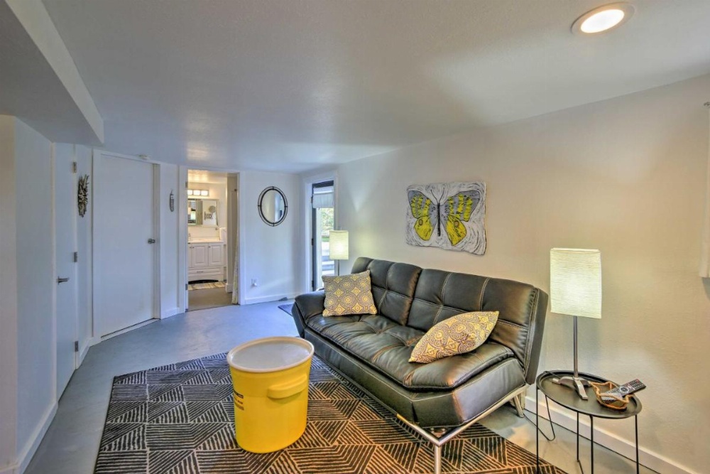 Chic Apartment 2 Blocks from Central Fairhaven! Image 14