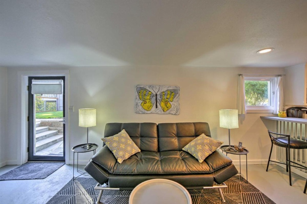 Chic Apartment 2 Blocks from Central Fairhaven! Image 17