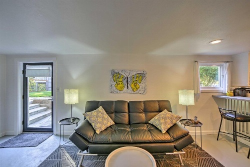 Chic Apartment 2 Blocks from Central Fairhaven! image 17