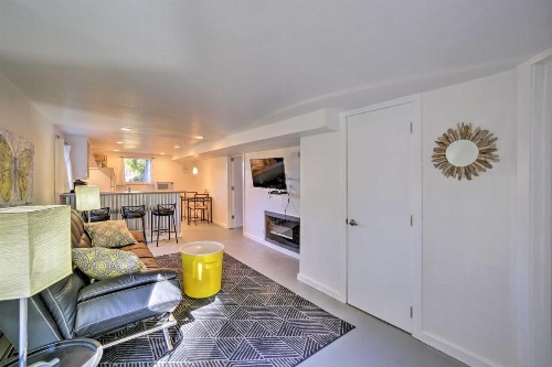 Chic Apartment 2 Blocks from Central Fairhaven! image 19