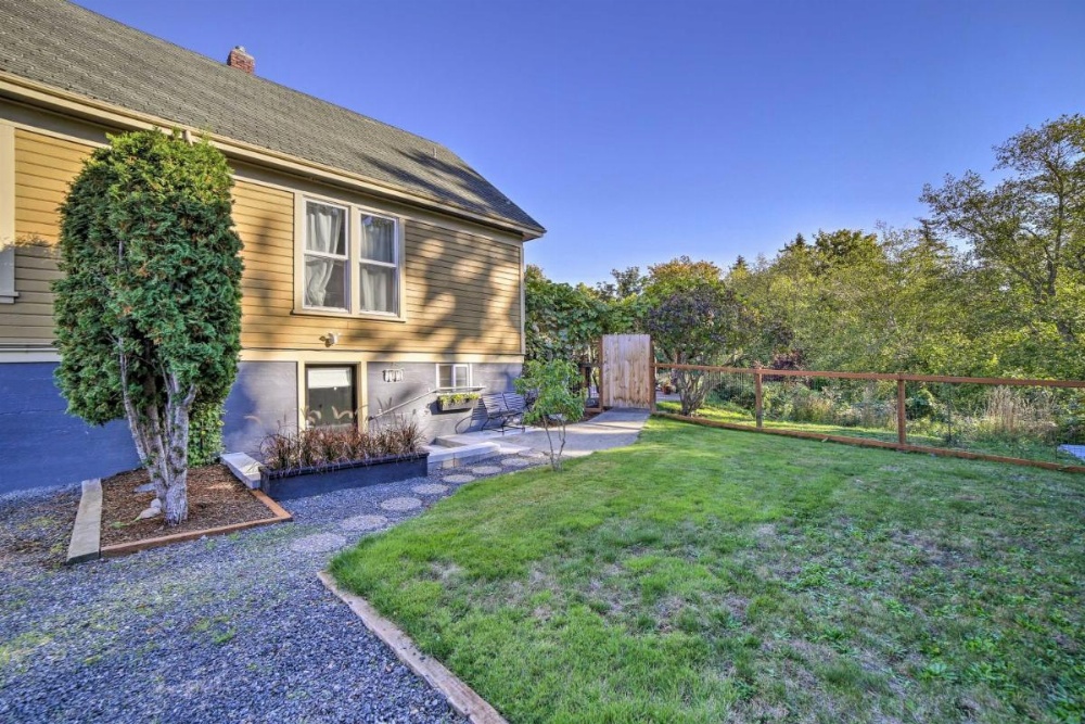 Chic Apartment 2 Blocks from Central Fairhaven! Image 21