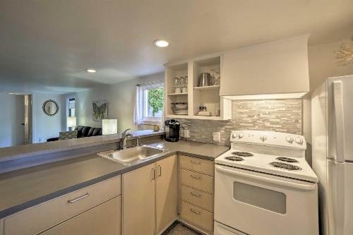 Chic Apartment 2 Blocks from Central Fairhaven! image 22