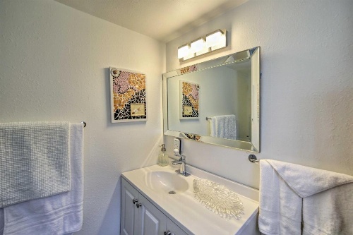 Chic Apartment 2 Blocks from Central Fairhaven! image 23