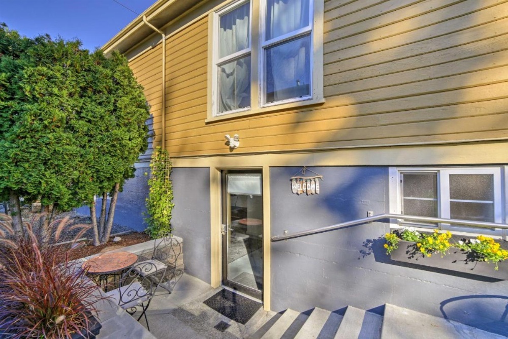 Chic Apartment 2 Blocks from Central Fairhaven! Image 25