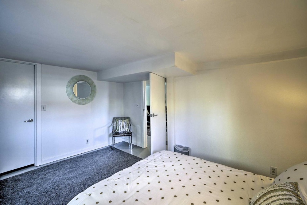 Chic Apartment 2 Blocks from Central Fairhaven!