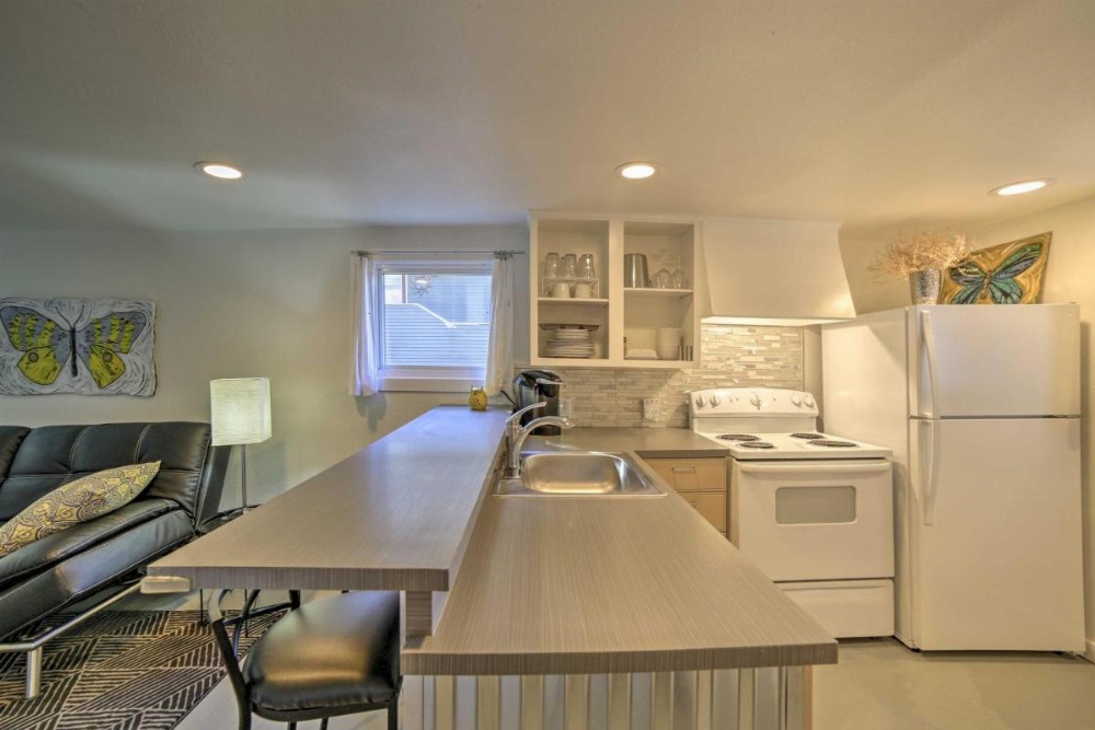 Chic Apartment 2 Blocks from Central Fairhaven! Image 6