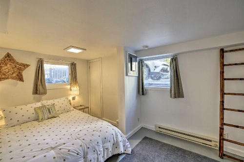 Chic Apartment 2 Blocks from Central Fairhaven! image 8